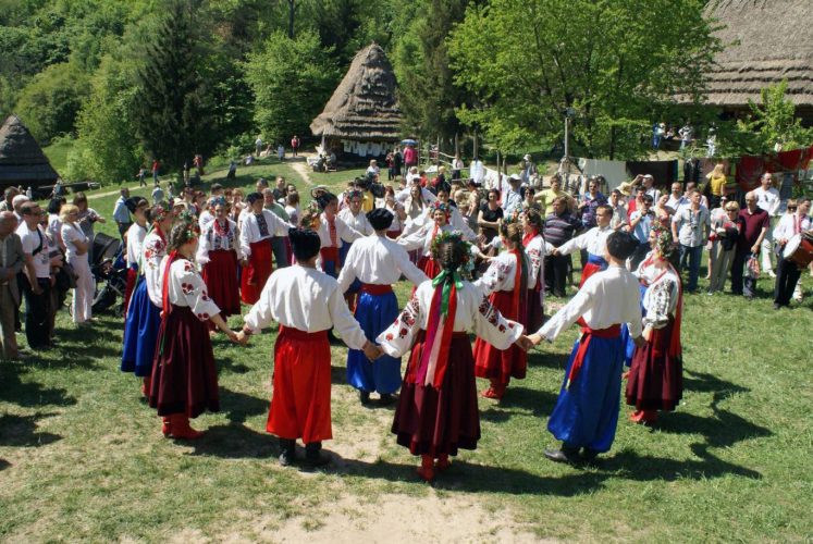 фото Великдень у гаю Львів